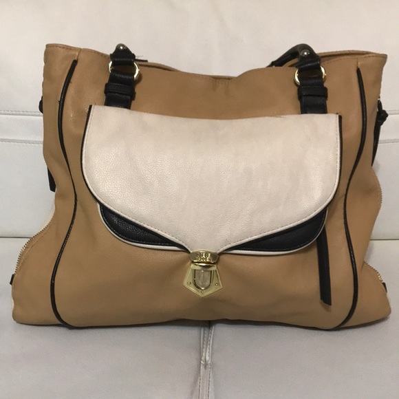 Steve Madden Handbags - STEVE MADDEN EXTRA LARGE TOTE